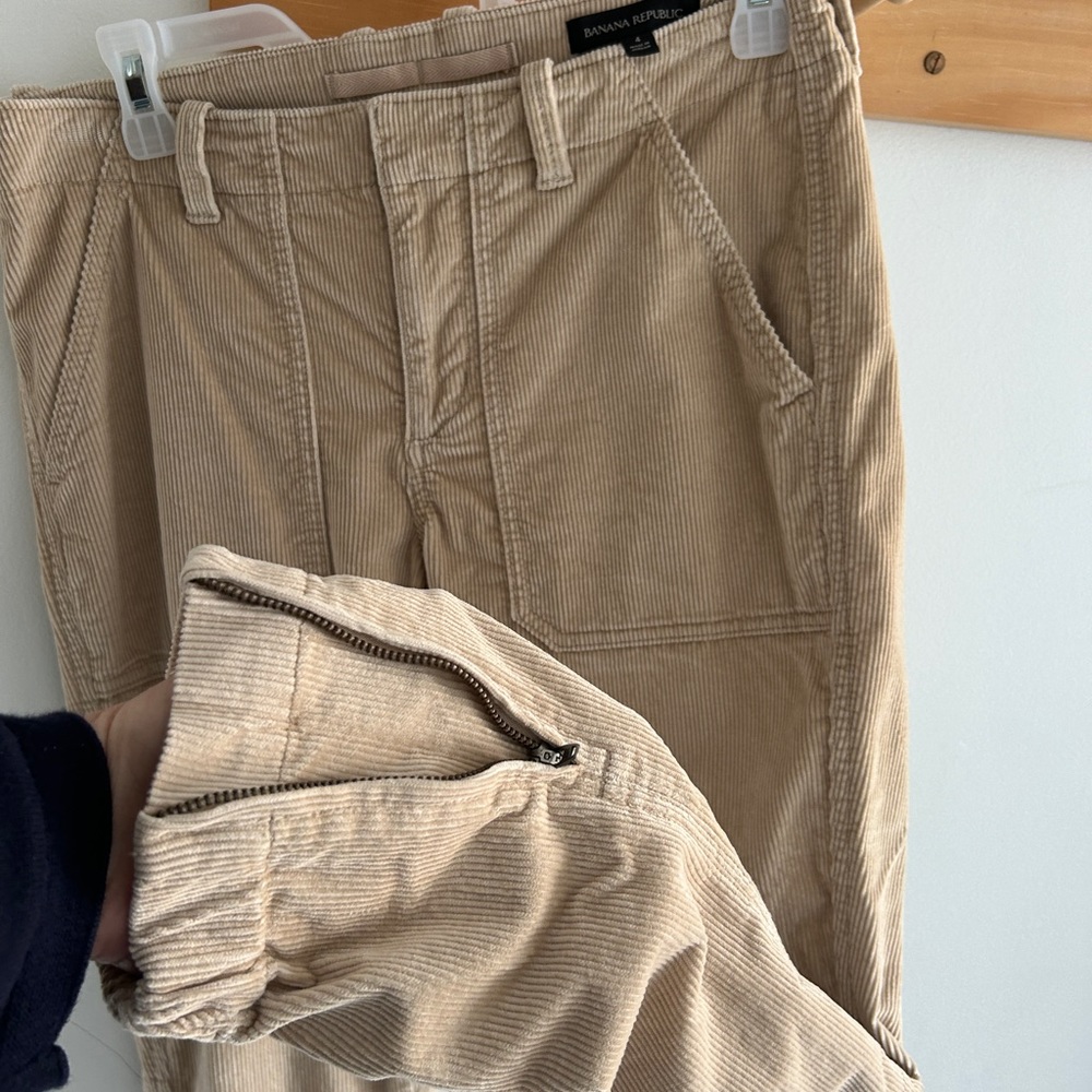 Banana Republic soft beige/tan corduroy utility/jogger pants. Cotton. Size 4. - Picture 3 of 10